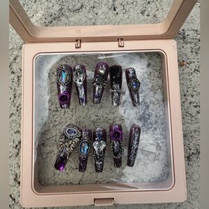 Elegant Silver and Purple Nail